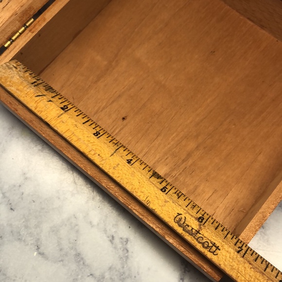 Aston Cigar Box - Picture 10 of 14